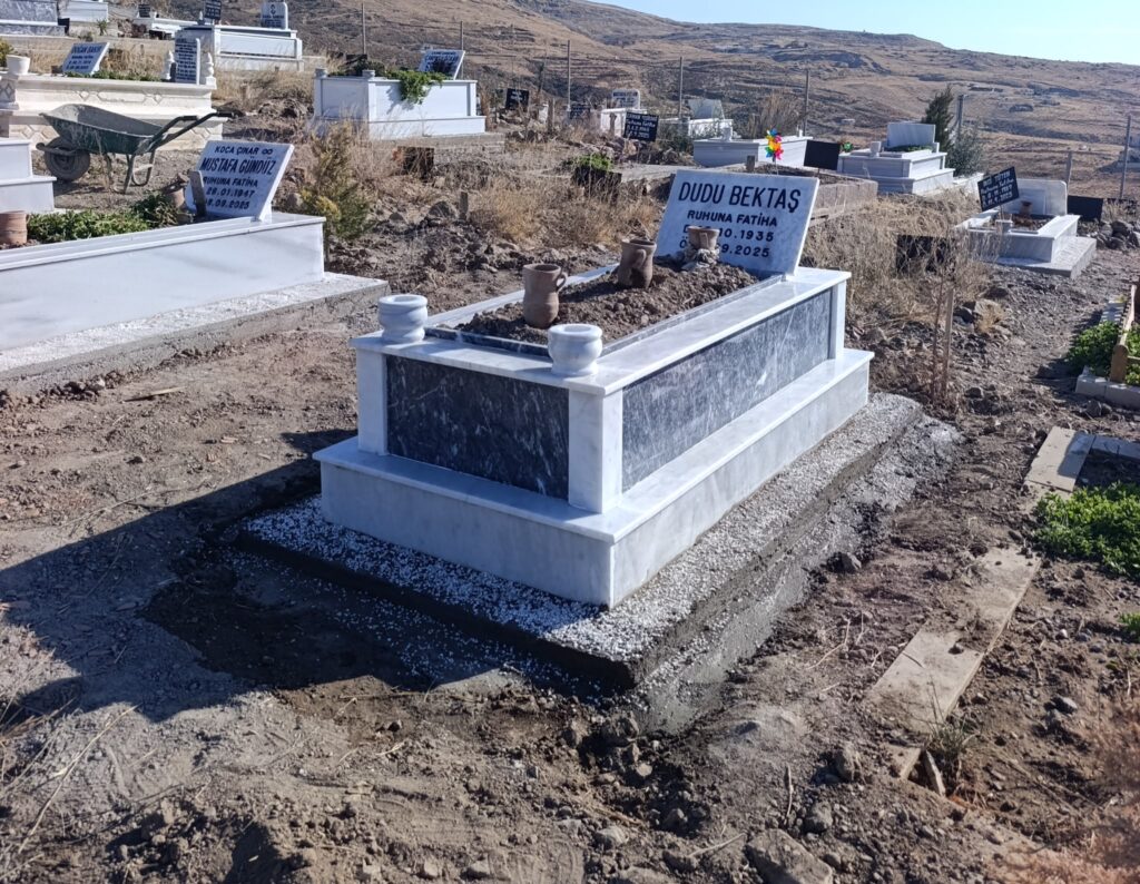 Bursa Siyah Mezar Taşı
